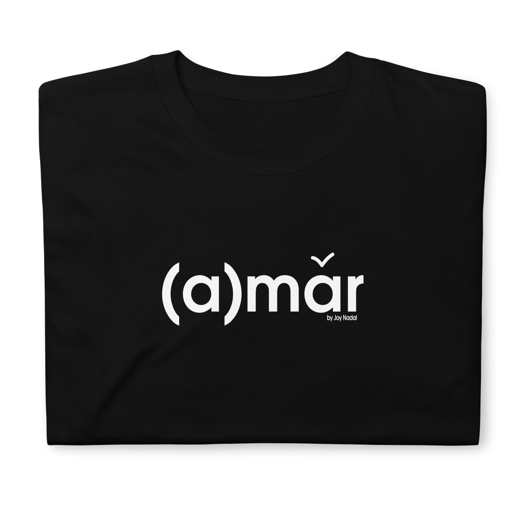Camiseta negra amar detalle
