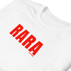 Camiseta rara blanca detalle
